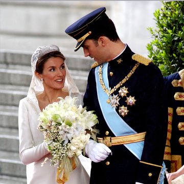 posado de la princesa letizia y el principe felipe en su boda en 2004