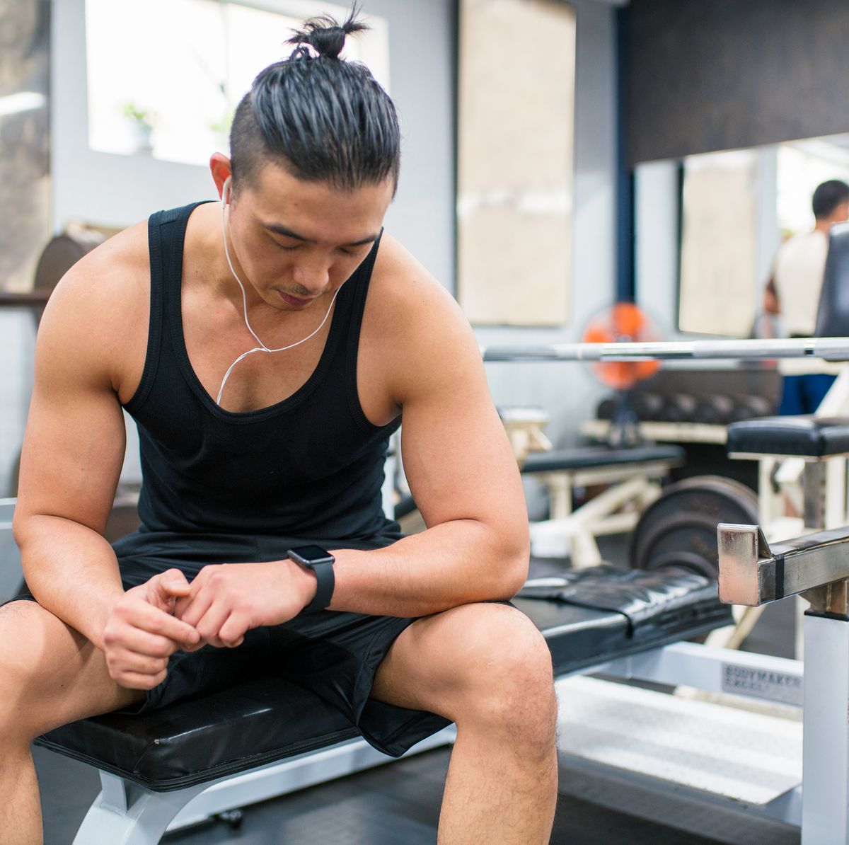 How Long To Rest Between Sets & Exercises For Fitness