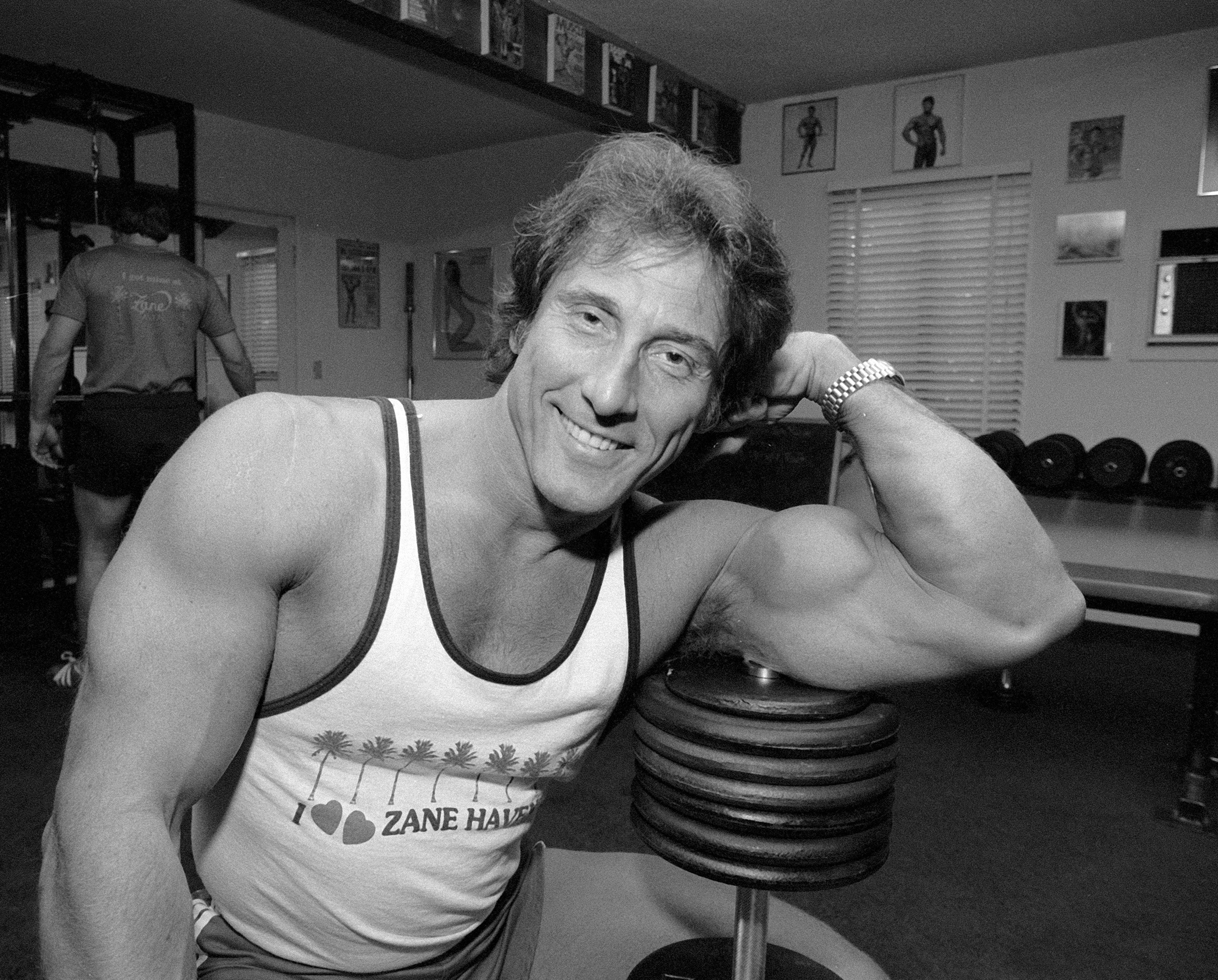 El famoso culturista y Mister Olympia Frank Zane de 81 años tiene un ...