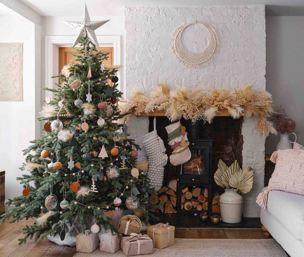 Hobbycraft's top Christmas craft trends 2023