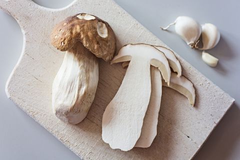 boletus edulis mushroom on cutting board