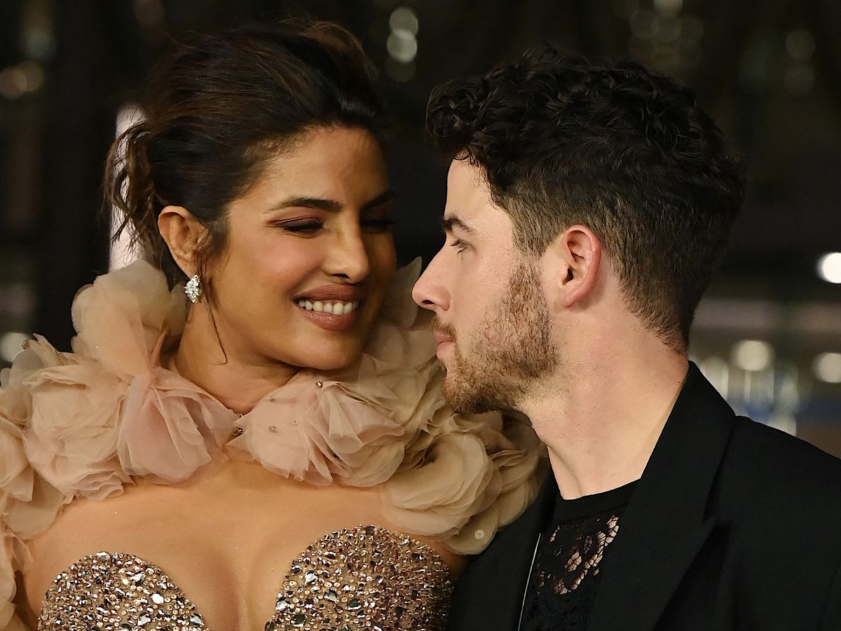 1200px x 900px - Priyanka Chopra Wears Nude Gown With Nick Jonas at Mumbai Cultural Centre  Opening