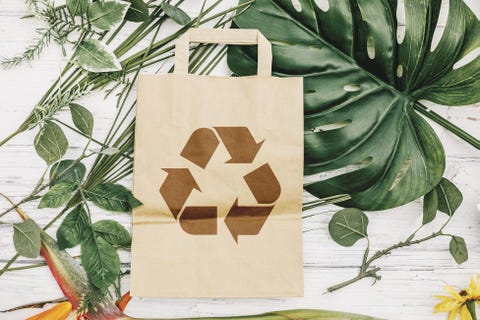 Reciclar y ahorrar: Bolsa de papel reciclable