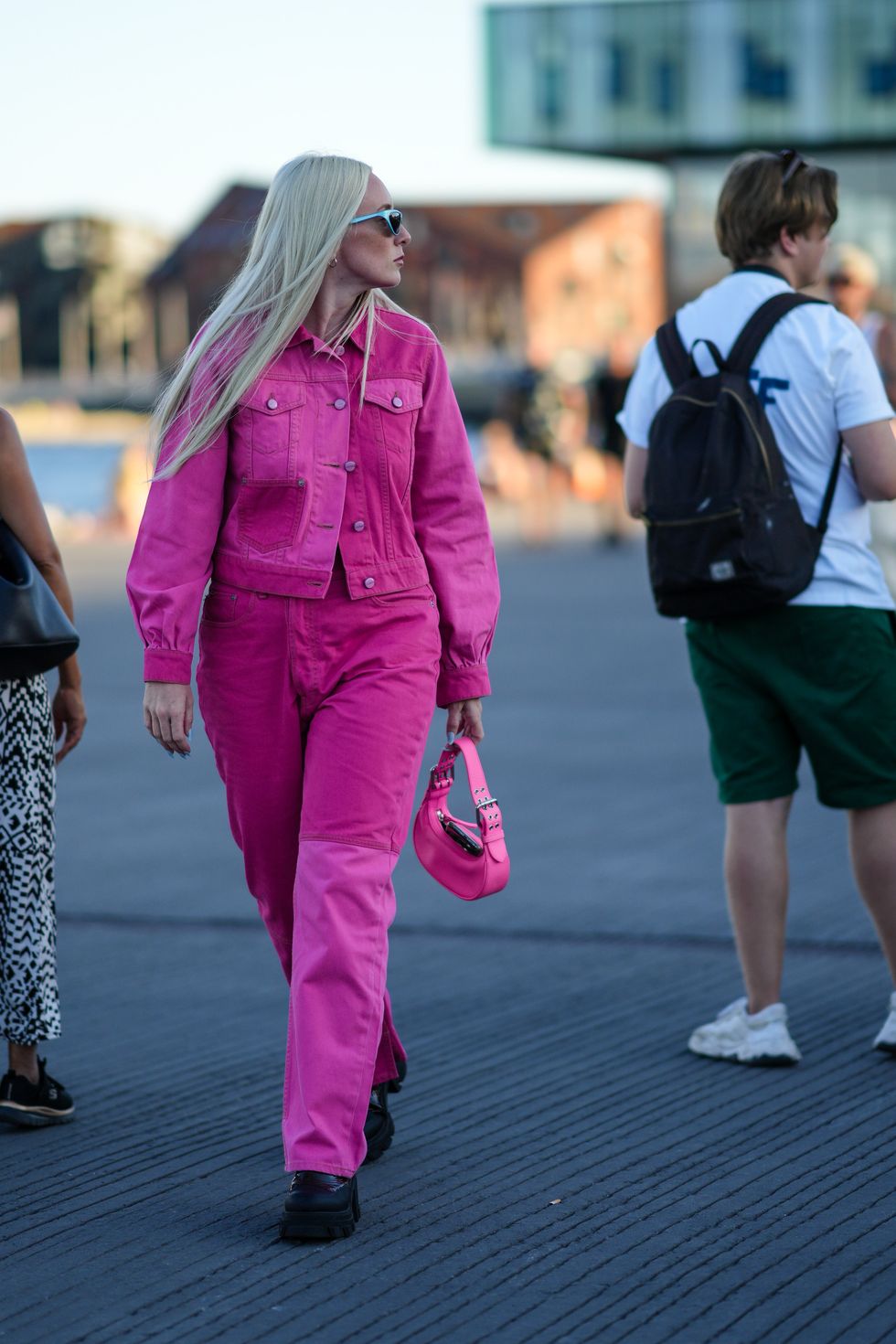 Bimba y Lola se suma al fenómeno Barbie rebajando sus bolsos de color rosa  como nunca antes