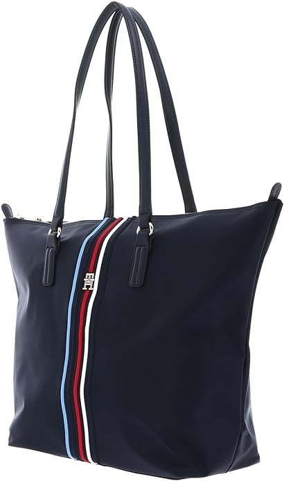 El bolso marinero de 72 de Tommy Hilfiger que arrasa en Marbella