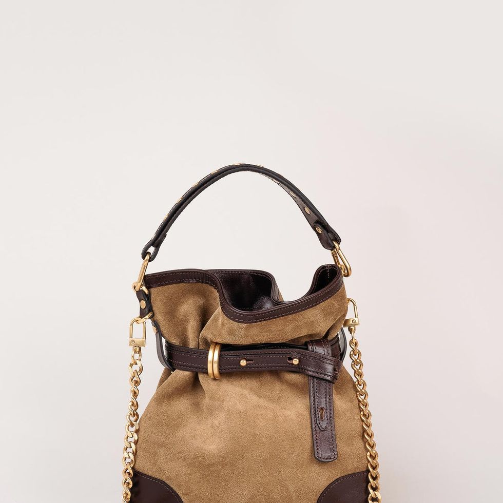 Sigue la polémica por la colección de Balenciaga: cuánto piden por un bolso  con forma de bolsa de basura