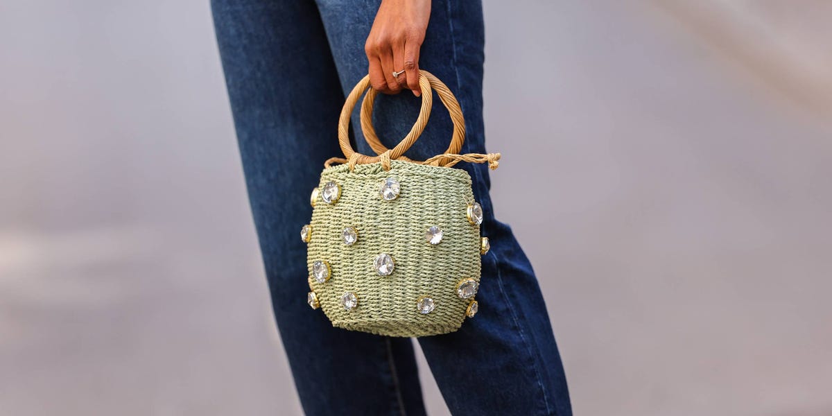 Los 20 bolsos más buscados por las expertas en moda para llevar durante las noches de verano con vestidos fresquitos y pantalones fluidos