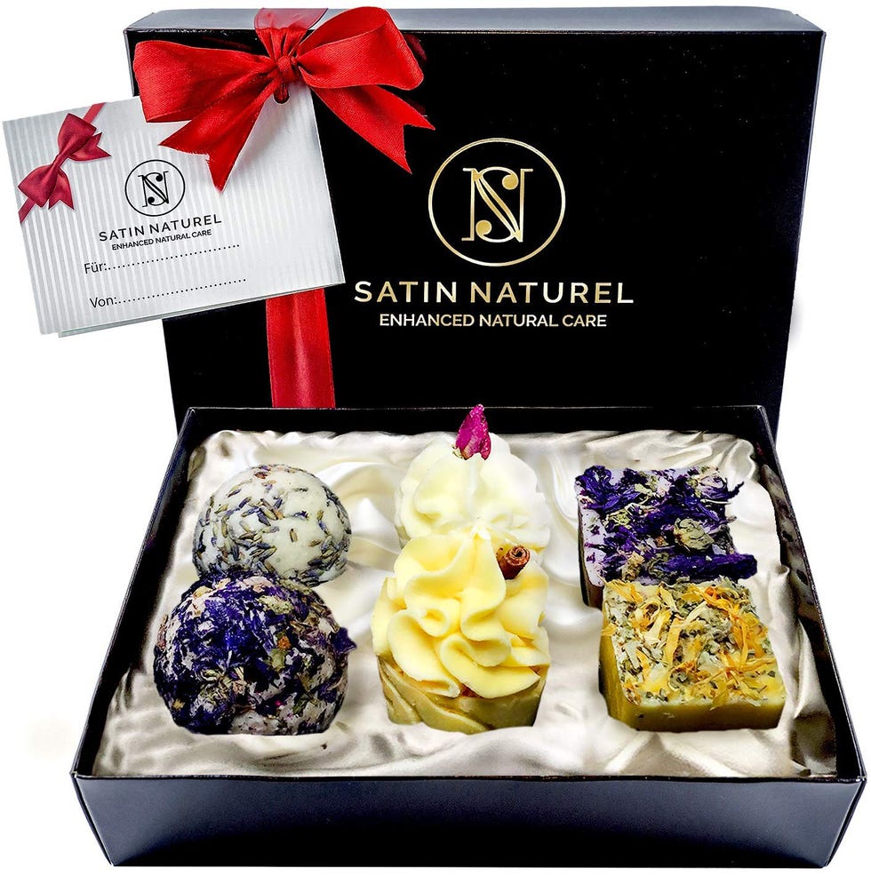 Food, Present, Gift basket, Hamper, Basket, Petit four, Cuisine, Box, Dessert, Dish, 