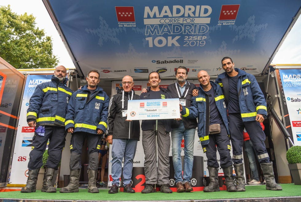 Team, Workwear, Technology, Electronic device, Recreation, Personal protective equipment, Crew, Vehicle, Podium, Stage equipment, 