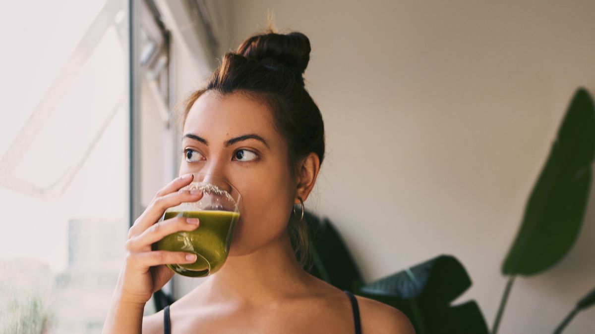 Detox Drinks: The Truth About Juice Cleanses & Detox Teas
