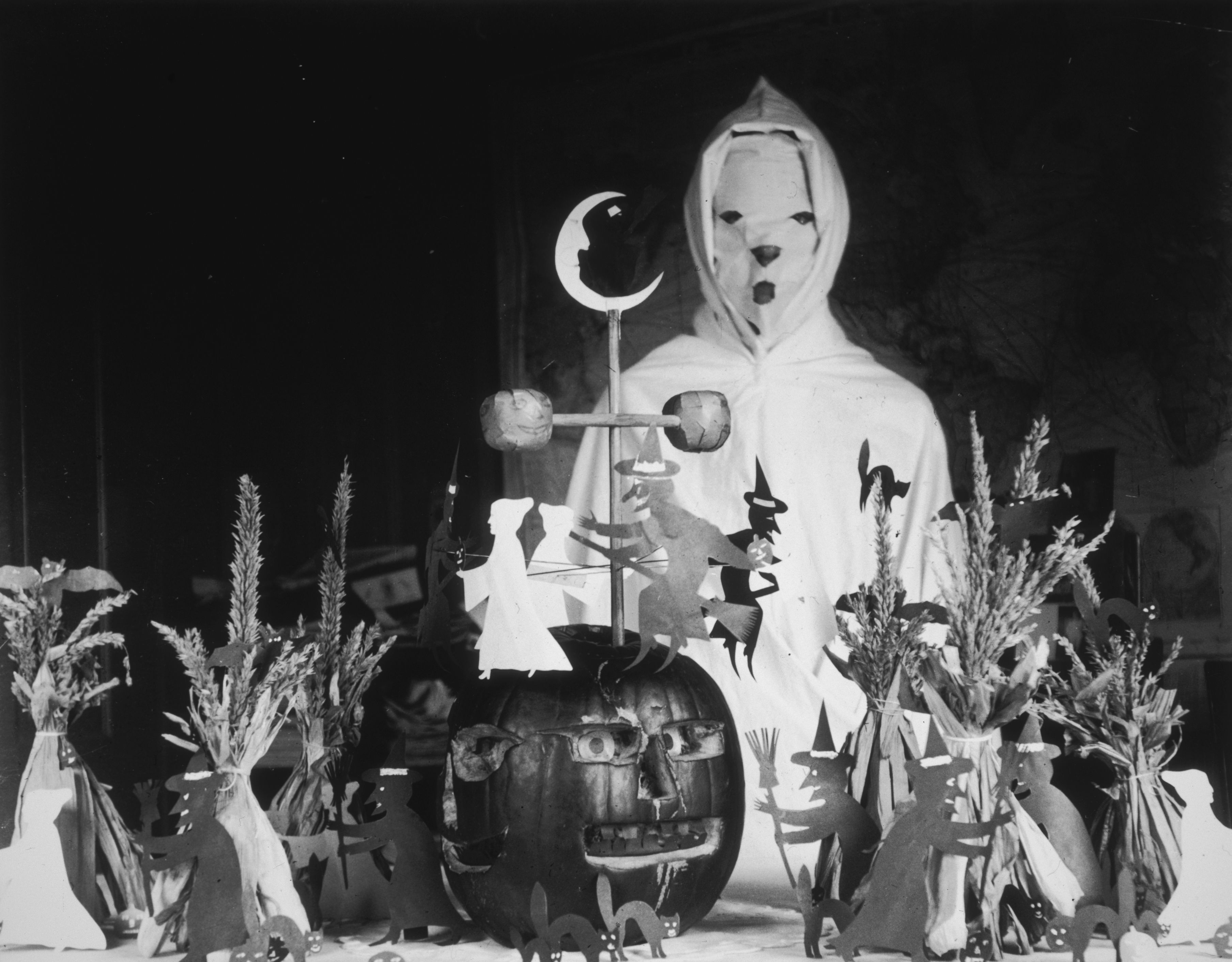 30 Best Vintage Halloween Decorations