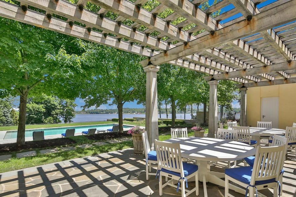 casa cantante jon bon jovi cerca nueva york pérgola y piscina