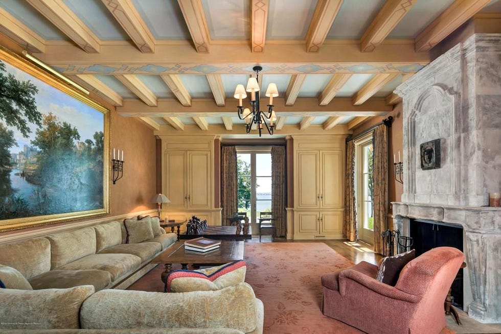 casa cantante jon bon jovi cerca nueva york salón principal con chimenea