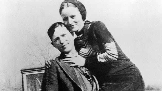 Portrait of American bank robbers and lovers Clyde Barrow (1909 - 1934) and Bonnie Parker (1911 -1934), popularly known as Bonnie and Clyde, circa 1933. (Photo by Hulton Archive/Getty Images)