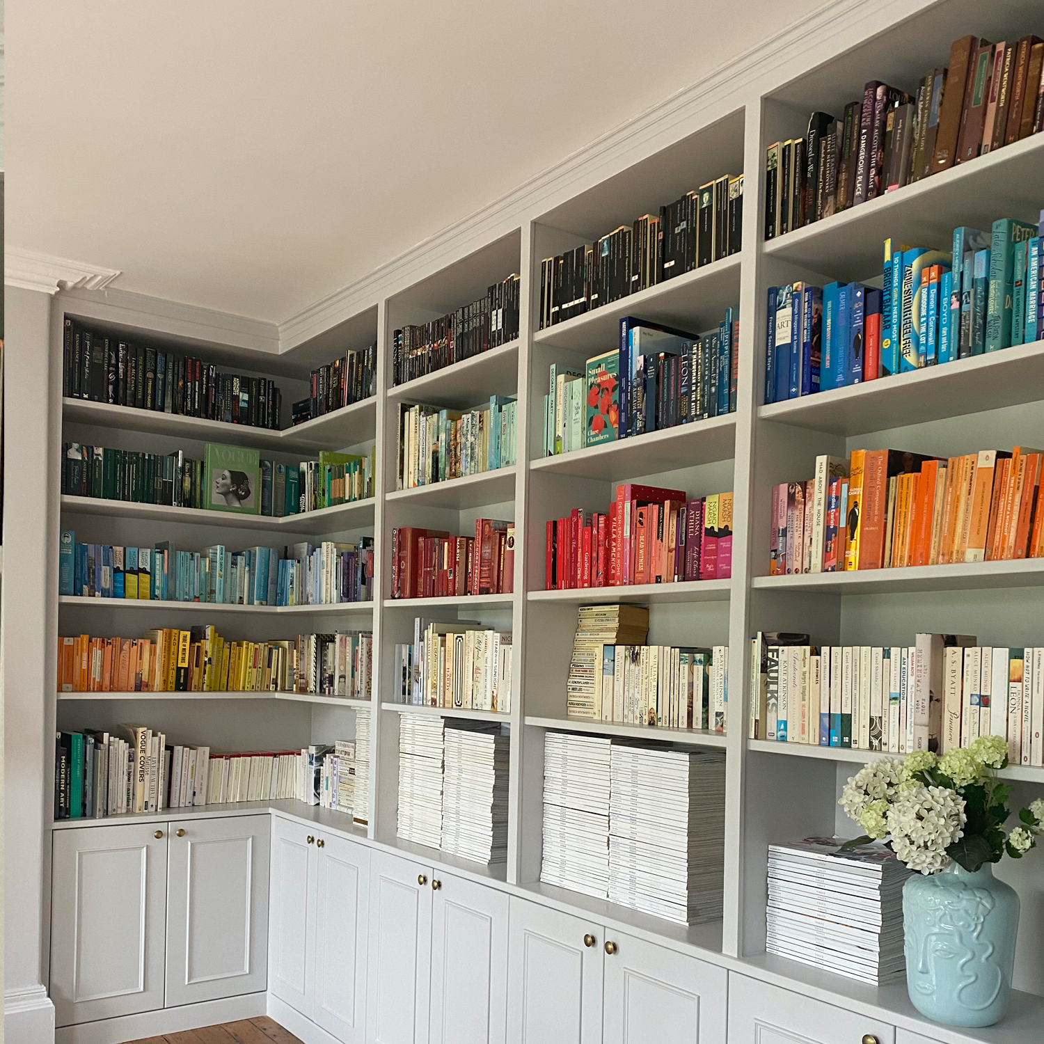 How to Organize Your Bookshelves, According to Interior Designers