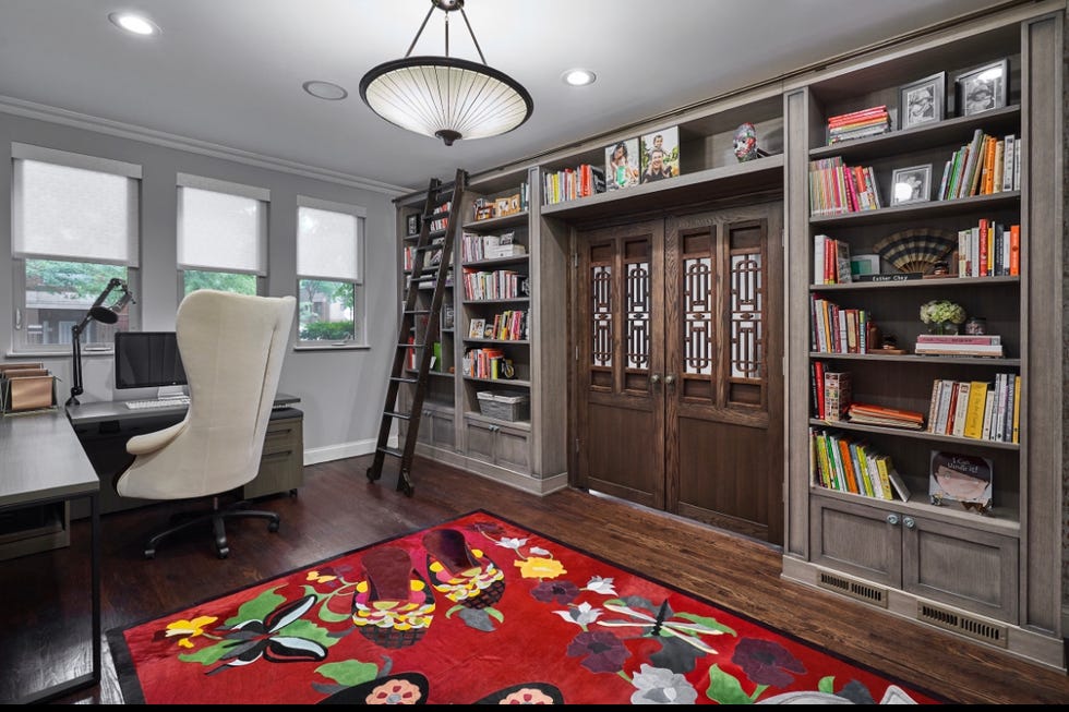 How to Organize Your Bookshelves, According to Interior Designers