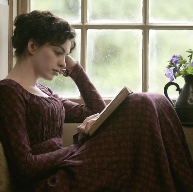 editorial use only no book cover usage
mandatory credit photo by blueprintecossekobalshutterstock 5884057a
anne hathaway
becoming jane   2007
director julian jarrold
blueprint pictures  ecosse films
ukusa
scene still
drama