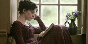 editorial use only no book cover usage
mandatory credit photo by blueprintecossekobalshutterstock 5884057a
anne hathaway
becoming jane   2007
director julian jarrold
blueprint pictures  ecosse films
ukusa
scene still
drama