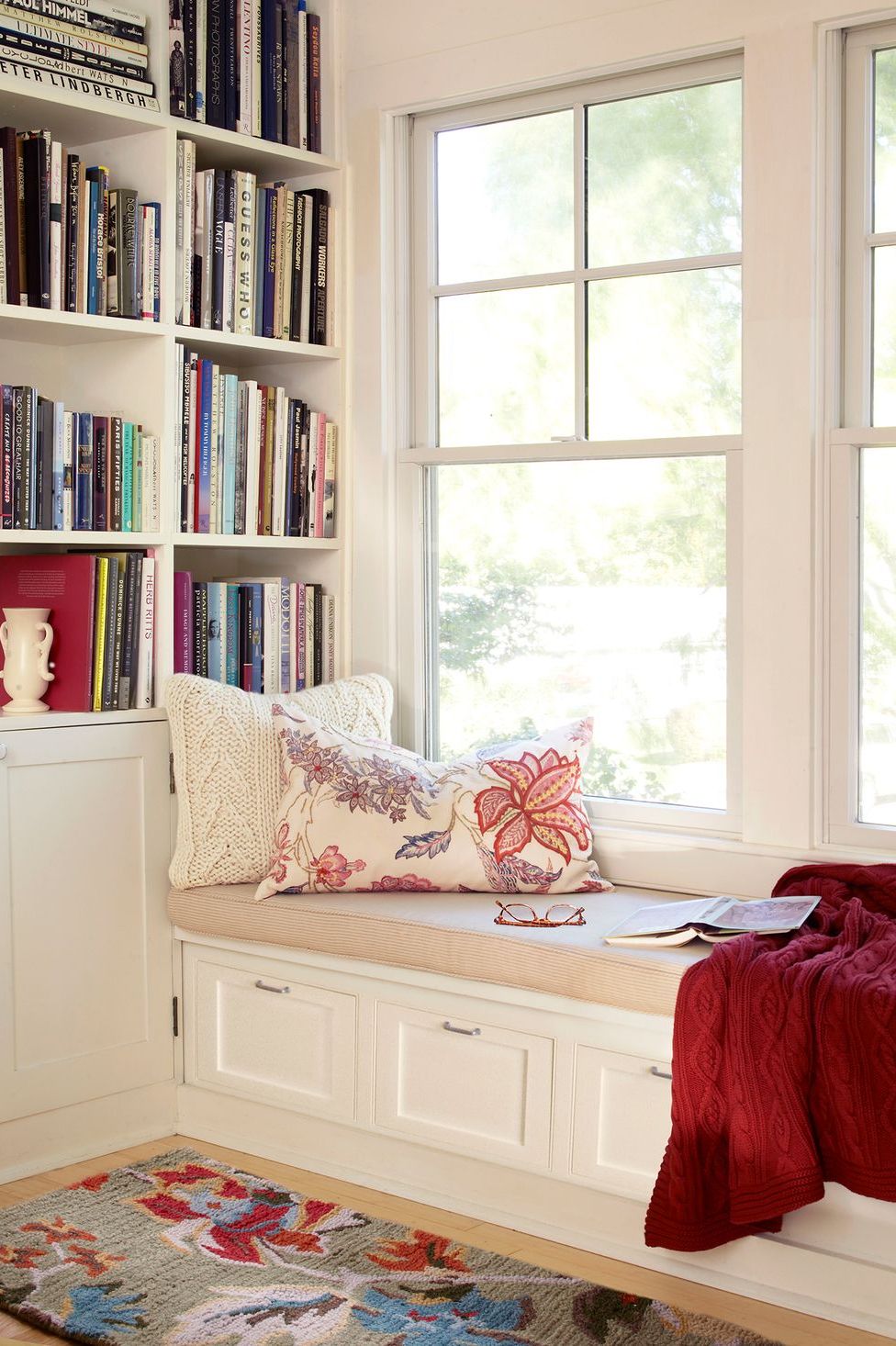 20 Chic Bookshelf Decorating Ideas - How to Decorate Bookshelves