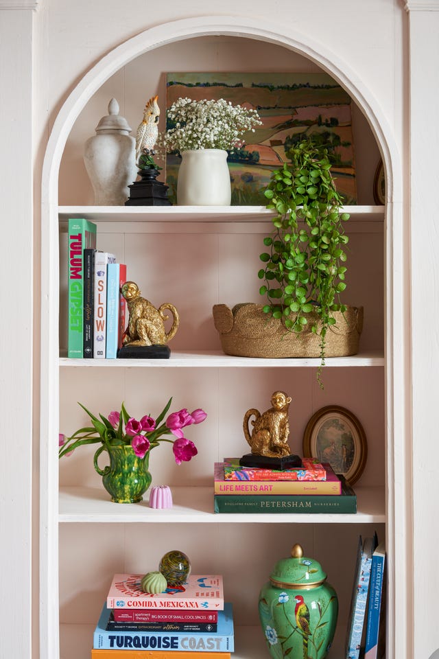 Bookshelf Wealth – How To Make The New Shelfie Trend