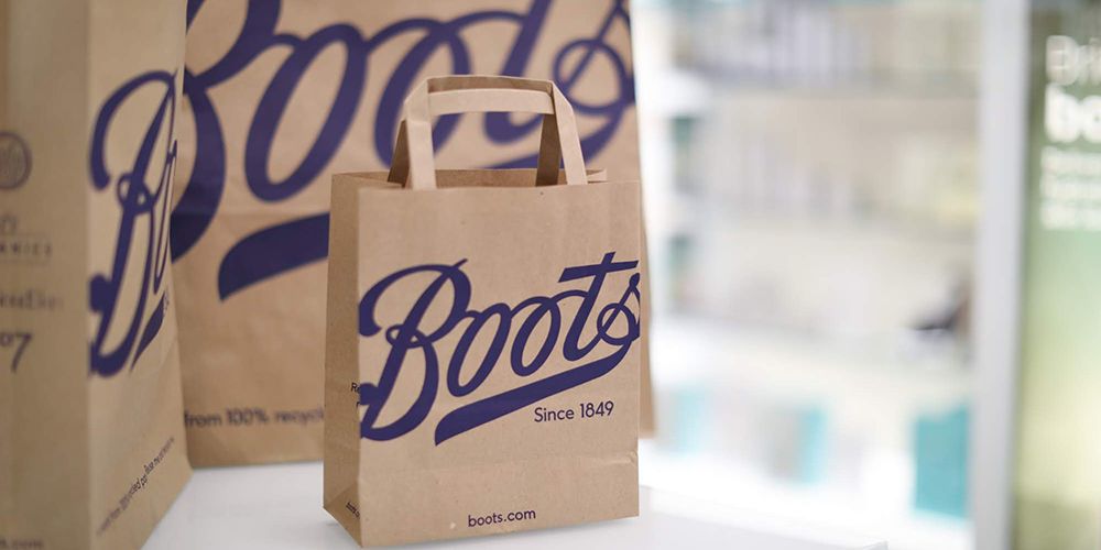 Boots replaces plastic bags with paper ones
