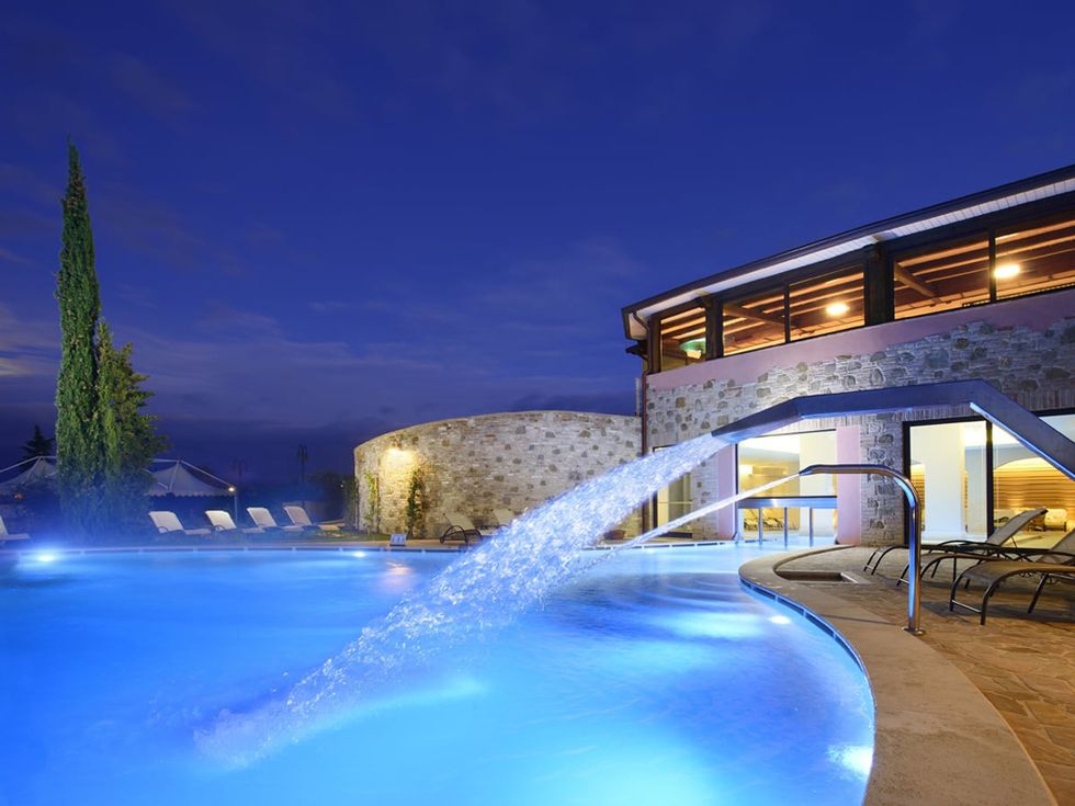 Swimming pool, Property, Blue, Lighting, House, Home, Architecture, Real estate, Resort, Sky, 
