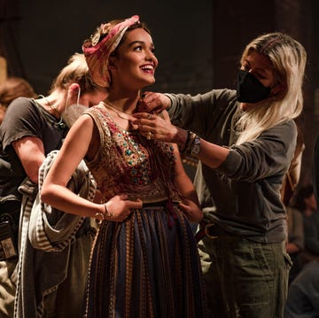 rachel zegler as lucy gray baird and costume designer trish summerville in the hunger games the ballad of songbirds and snakes photo credit murray close