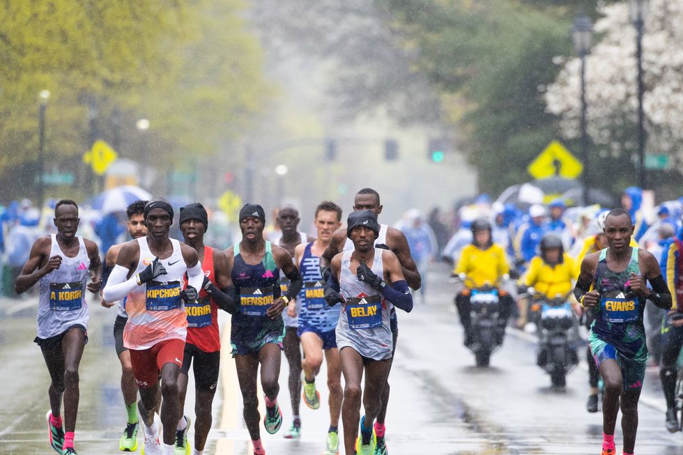 professional men run in the 2023 boston marathon