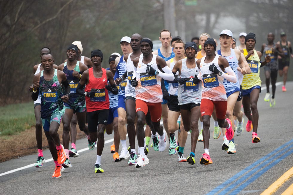 professional men run in the 2023 boston marathon