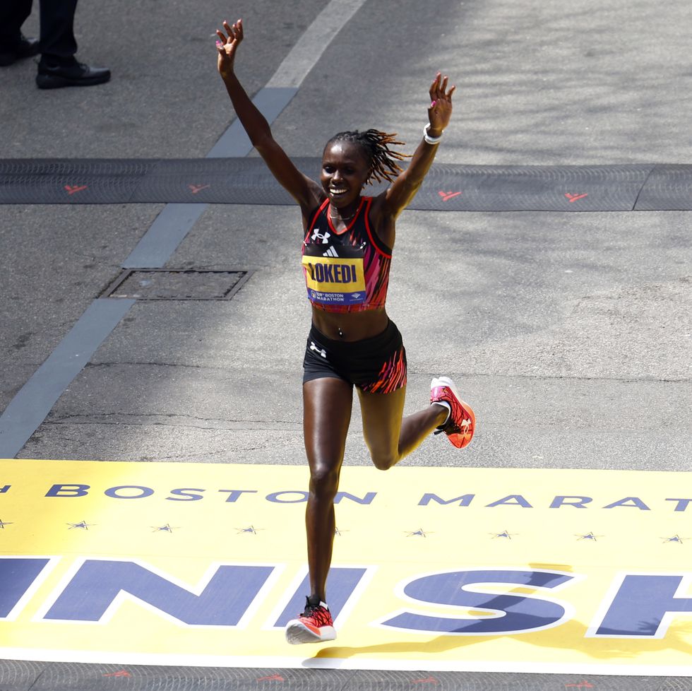 sharon lokedi tras quedar en segunda posición en el maratón de boston 2024
