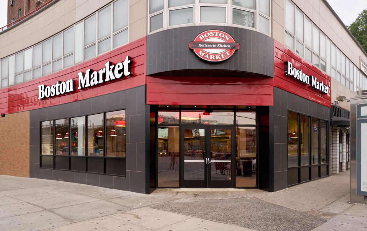 what-boston-market-is-like-on-thanksgiving-according-to-a-former-server