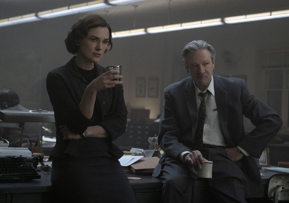 l r keira knightley as loretta mclaughlin and chris cooper as jack maclaine in 20th century studios' boston strangler, exclusively on hulu photo by claire folger © 2023 20th century studios all rights reserved