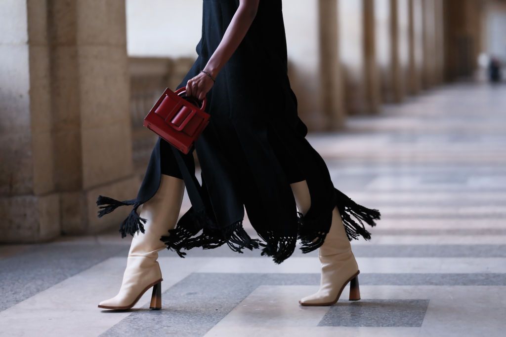 7 botas que estilizan las piernas ideales para llevar con vestidos