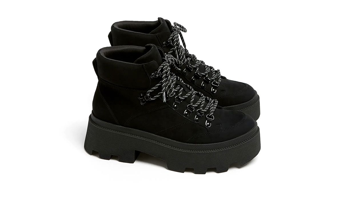 Botas pull best sale and bear negras