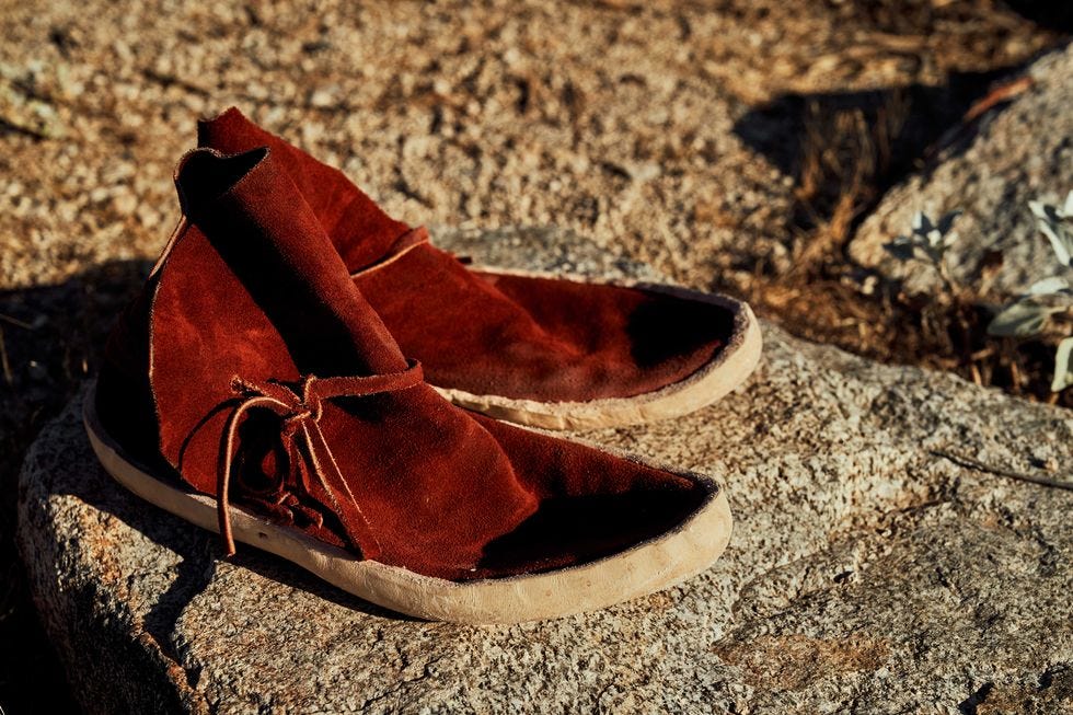 maratoniano navajo que corre con botines