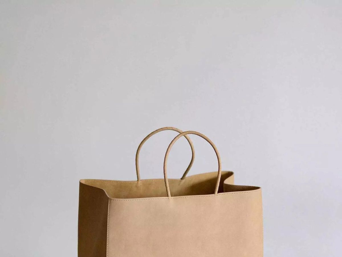 La bolsa 'de papel' de Bottega Veneta que cuesta 2 mil dólares