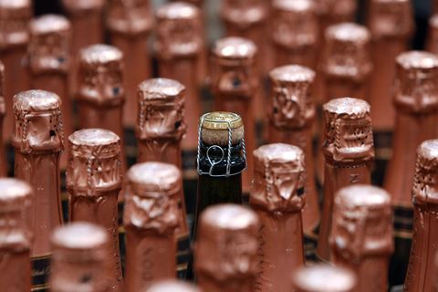 economic downturn causes drop in champagne sales
