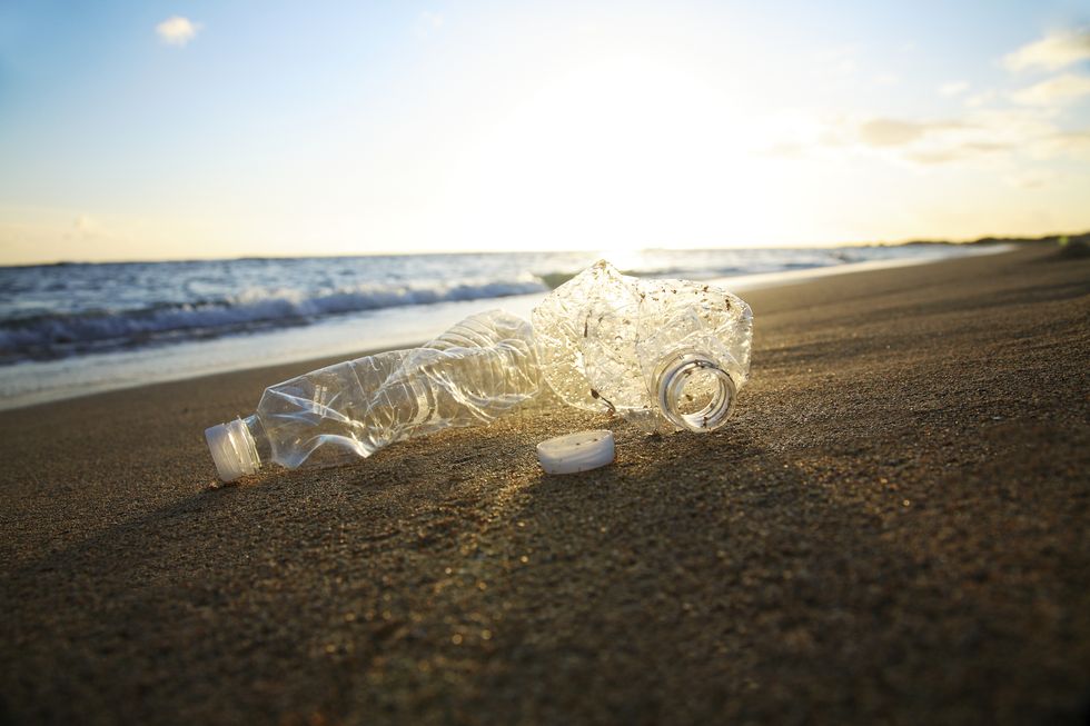 Hawaii, Oahu, Bottle of water on the beach
