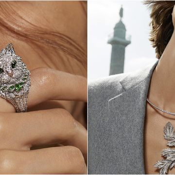 女人在巴黎快樂的佩戴珠寶項鍊和貓寶石戒指