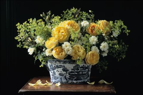 bouquet of yellow and white roses