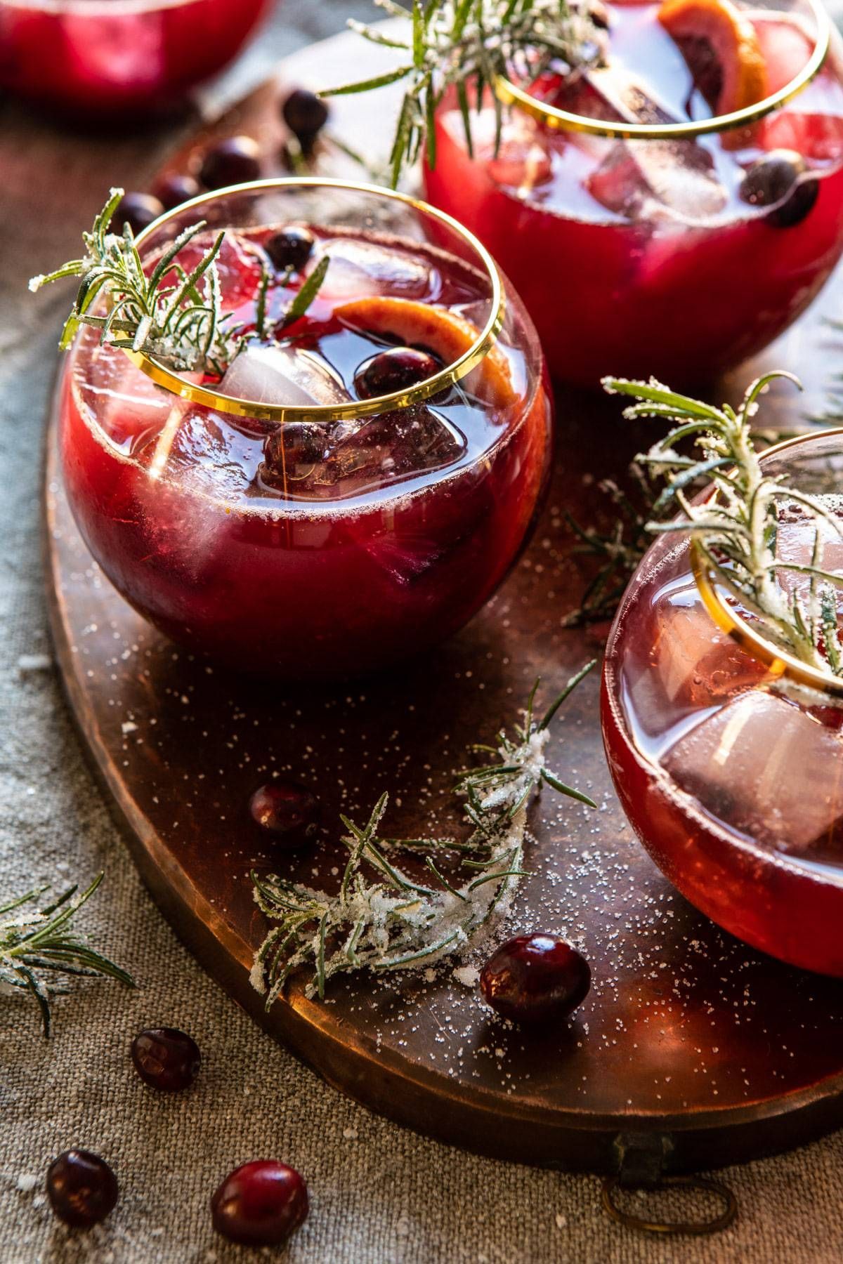 https://hips.hearstapps.com/hmg-prod/images/bourbon-cocktails-cranberry-bourbon-sour-1635276692.jpeg