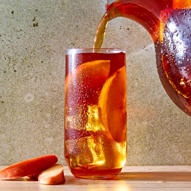 Bourbon Peach Iced Tea peach iced tea in a glass with bourbon