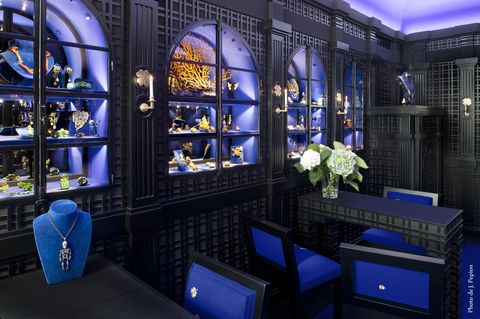 Blue, Majorelle blue, Cobalt blue, Lighting, Room, Interior design, Building, Architecture, Lobby, Glass, 