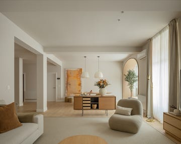 salon comedor minimalismo calido puertas en arco