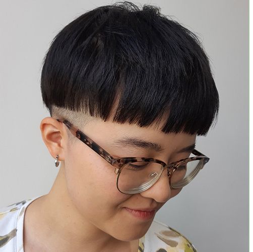 People Are Bringing Bowl Cuts Back In Style, And It'S Giving Us '90S Hair  Ptsd