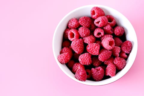 bowl of raspberries