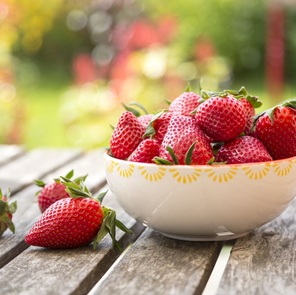 summer superfoods strawberries