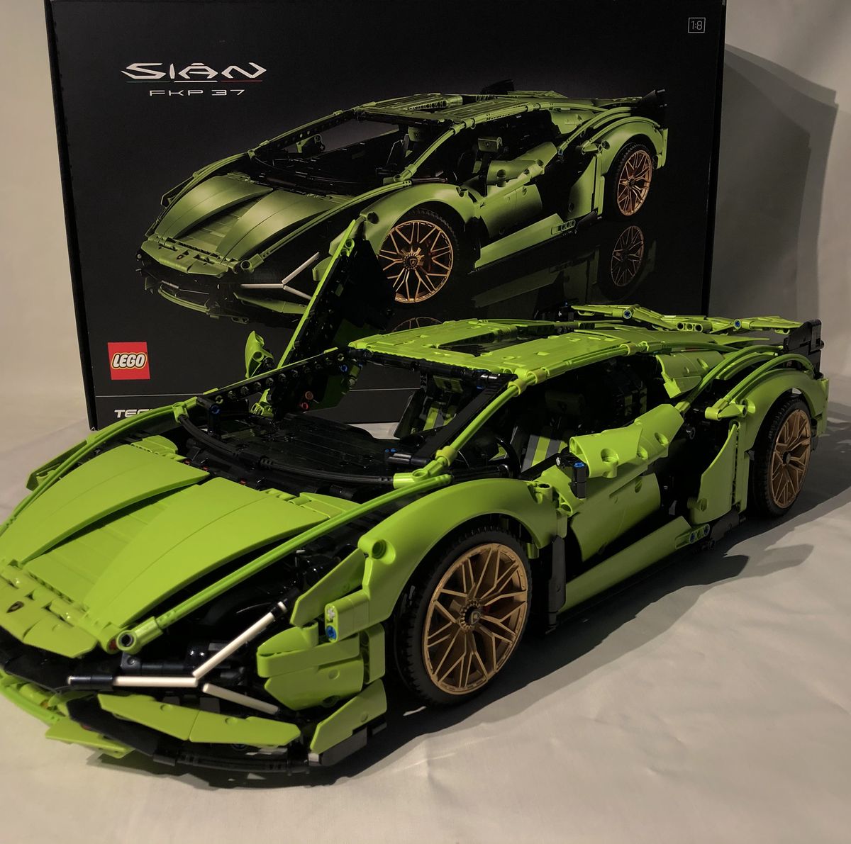 The Lego Version of the Limited Edition Lamborghini Sian Comes with a Weekend Bag