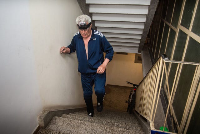 un croata de 71 años bate el récord de subir escaleras