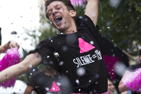 Pink, Fun, Happy, Smile, Event, Crowd, Plant, Magenta, Leisure, T-shirt, 